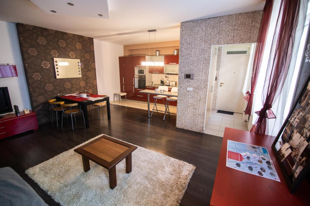 Little Joe In Downtown Apartment
